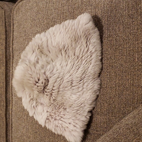 Very soft rabbit fur hat - Picture 3 of 3